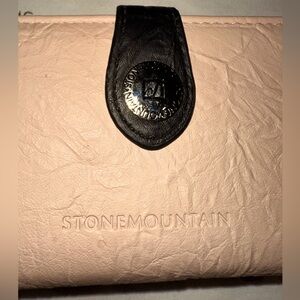 NWOT Stone Mountain blush/black wallet bonded leather. Lots of pockets!